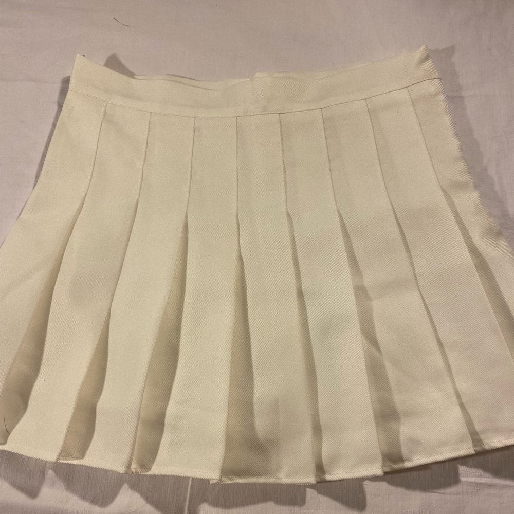 Pleated white skirt